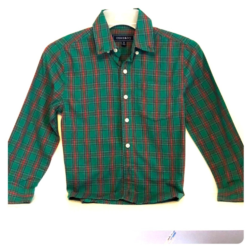 Boy’s shirts size S perfect for the holidays ❤️💚